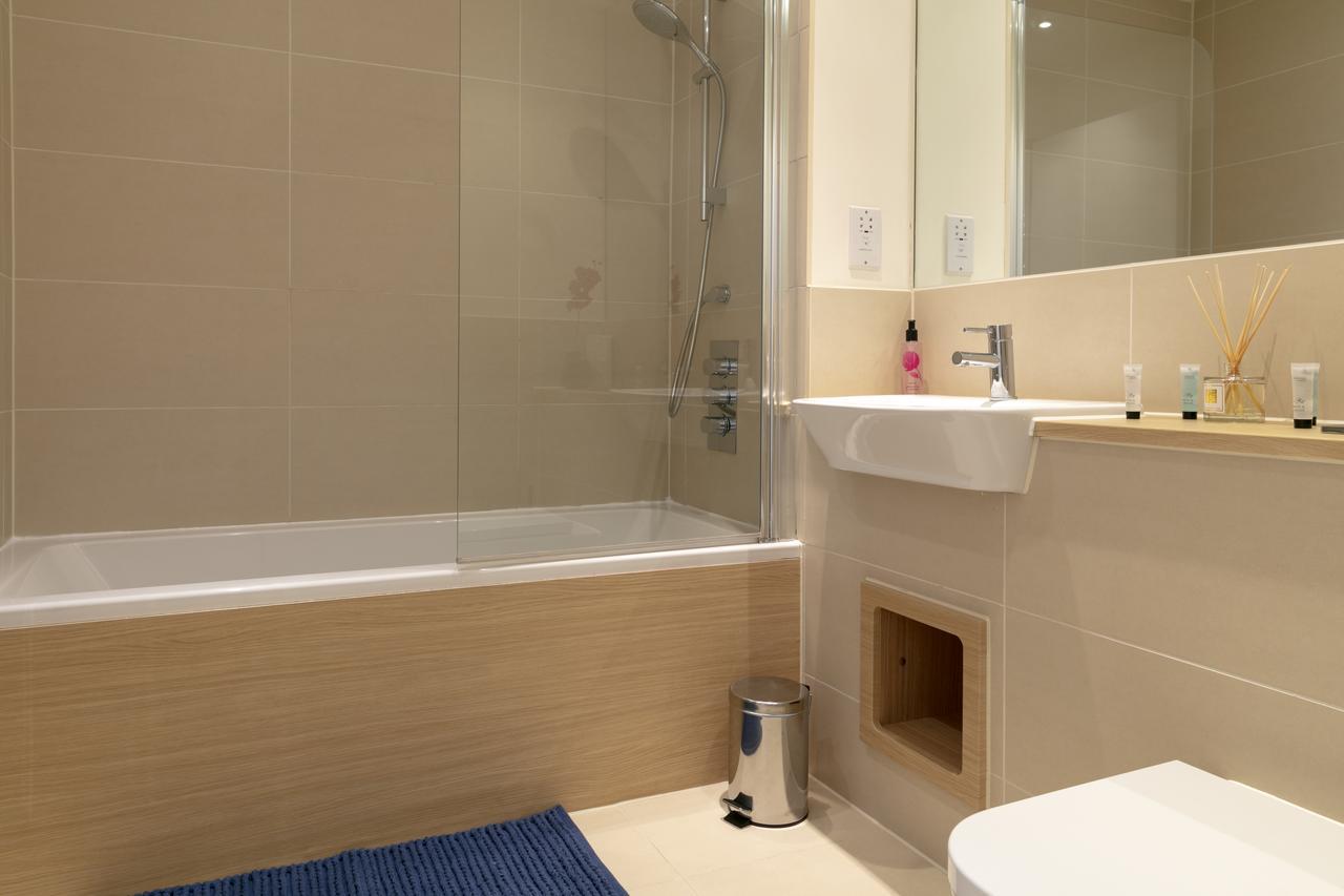 Modern & Exquisite Trumpington Townhouse With Parking & 5 Mins To Papworth Hospital CBG Exterior photo